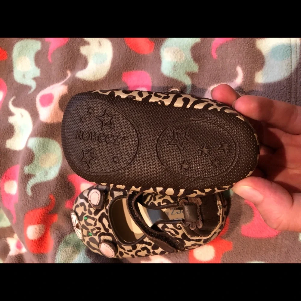 Robeez baby girls 3 leopard animal print leather crib shoes Velcro strap slip on